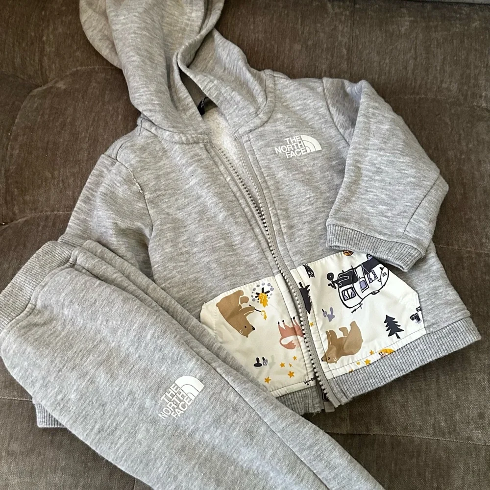 The North Face Light Gray Baby Outfit with Animal Print - Picture 1 of 4